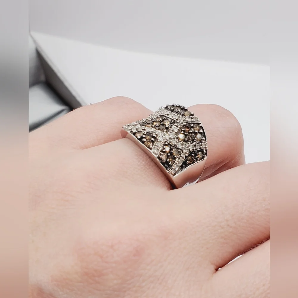 10k Solid White Gold Genuine Chocolate & White Diamond Animal Giraffe Pr…